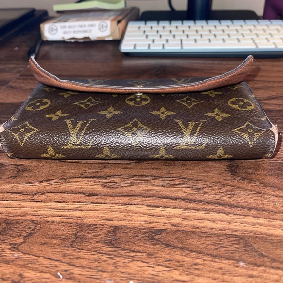 Louis Vuitton Wallet - Picture 2 of 3